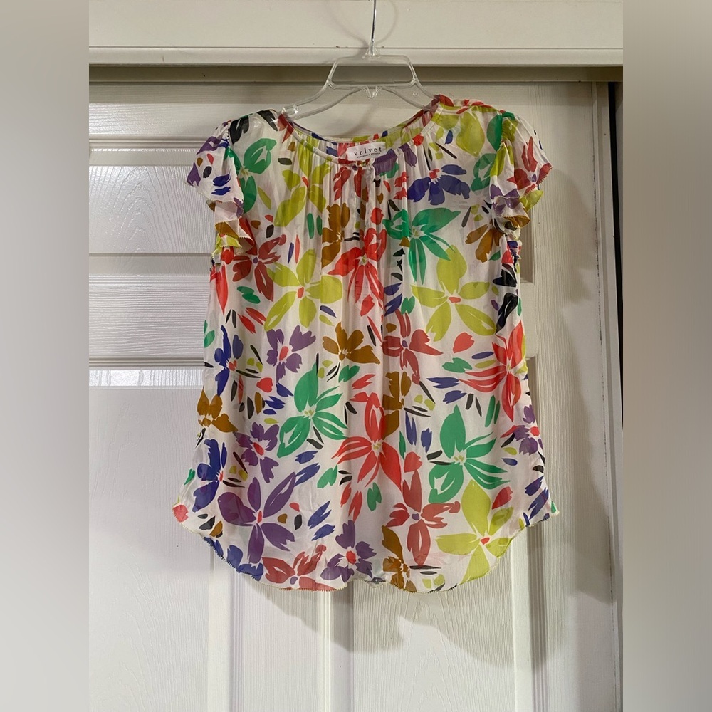 Velvet by Graham & Spencer Lucia Flutter Sleeve Top multi size x small new w tag